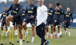 Fenerbahçe’de Mourinho 7 ismin biletini kesti! İşte takımdan gönderilecek isimler…