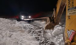 Van’da soğuk hava ulaşımı olumsuz etkiledi! Yardıma İpekyolu Belediye Ekipleri yetişti