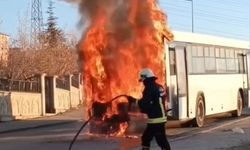 Van'da servis otobüsü cayır cayır yandı!