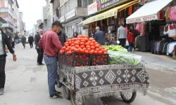 Van’da seyyar tezgah ve esnafın kaldırım işgali vatandaşı canından bezdirdi!