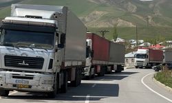 Türkiye-İran sınırında 2 kilometrelik tır kuyruğu