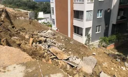 Yol çöktü, mahalleli sarsıntıyı deprem zannetti