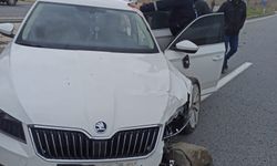 Van’da otomobil refüje çarptı: 2 yaralı