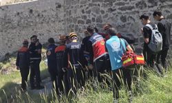 Van Kalesi'nde mahsur kaldı: İhbar sonrası ekipler yardıma koştu!