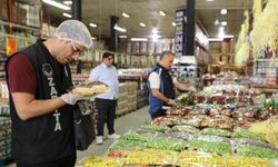 Van’da bayram öncesi tatlıcı ve marketlere sıkı denetim!