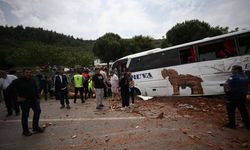 Çanakkale’de yolcu otobüsü, kamyon ve otomobil çarpıştı: 8 kişi öldü, çok sayıda yaralı var!