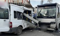 Minibüs ile midibüs çarpıştı: 7 yaralı!