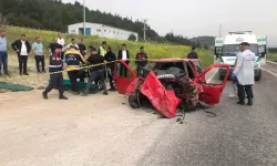 Feci kaza! 2 otomobil kafa kafaya çarpıştı: 3 ölü, 1 yaralı!