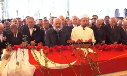 Cenazede Sırrı Süreyya Önder'in vasiyeti yerine getirildi