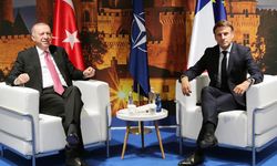 Cumhurbaşkanı Erdoğan-Macron görüşmesinden dikkat çeken anlar!