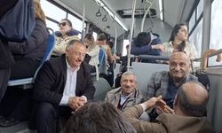Van’da pes dedirten ulaşım sorunu: Yolcular yere oturarak yolculuk yapıyor!