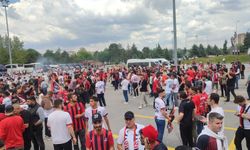Vanspor taraftarları halaylar eşliğinde stada girdi!