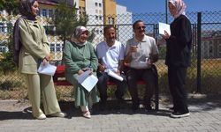 Van'da ikiz babalar, kızlarıyla YKS heyecanı yaşadı