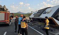 Bingöl’de yolcu otobüsü devrildi: 3 yaralı