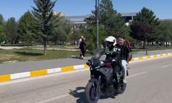 Kimliğini evde unutan öğrenciyi polis YKS'ye yetiştirdi