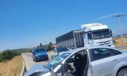 Otomobiller çarpıştı: 5 kişi yaralandı