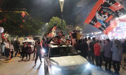 Vanspor’un şampiyonluk coşkusu Van’da sokaklara taştı