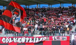 Final maçı öncesi Vanlı iş insanından Vanspor’a 1500 atkı ve bayrak desteği