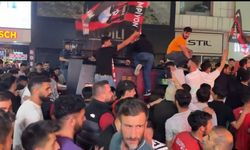 Van’da şampiyonluk coşkusu: Taraftarlar zırhlı aracın üzerine çıktı