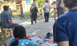 Saldırıya uğrayan anne öldü: Ölü numarası yapan oğlu kurtuldu