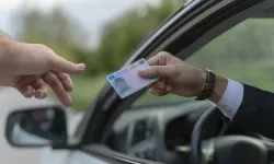 Araç sahipleri dikkat! Bu hatayı yapanın ehliyet kalıcı iptal olacak…