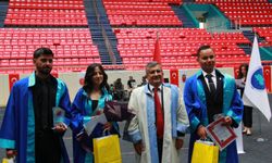 Van YYÜ’nün en köklü fakültesinde mezuniyet coşkusu!