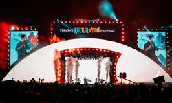 Van Kültür Yolu Festivali yıldızlar geçidi: Bu akşam sahne alacak sanatçı belli oldu!