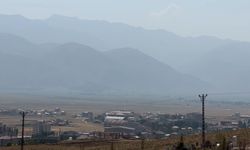 Yüksekova'da toz bulutu etkili oldu