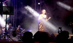 Ünlü sanatçı Sevcan Orhan Bitlislileri coşturdu