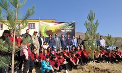 Hizan'da "Sevdamız Yeşil Vatan" temalı fidan dikim etkinliği düzenlendi