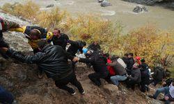 Hakkari’de Zap Suyu’na uçan kamyonet kazasında hayatını kaybedenlerin isimleri belli oldu