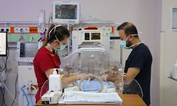 Van’da sağlık çalışanlarından şefkat nöbeti!