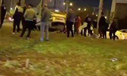 Diyarbakır'da araç refüje uçtu: 1 yaralı