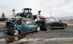 Kamyonun freni boşaldı, zincirleme kaza yaşandı: 2 yaralı