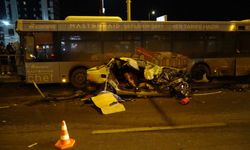 Kontrolden çıkan otomobil, halk otobüsü ile tıra çarptı: 2 kişi öldü, 3 kişi yaralandı!