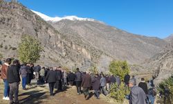 Van-Hakkari karayolundaki kazada hayatını kaybedenler Hakkari’de toprağa verildi!