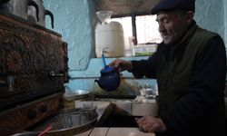 350 yıllık tarihi çay ocağında 55 yıldır çay demliyor
