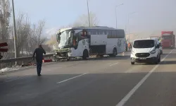Van yolcu otobüsü tır ile çarpıştı: 11 kişi yaralandı!