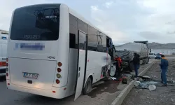 İşçi midibüsü tıra arkadan çarptı: 22 kişi yaralandı!