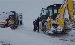 Van’da yolda kalan hastanın imdadına belediye ekipleri yetişti!