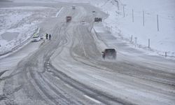 Van'da kar yağış: 17 yerleşim yerine ulaşım sağlanamıyor!