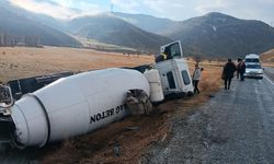 Tatvan–Hizan yolunda beton mikseri şarampole devrildi: 1 yaralı