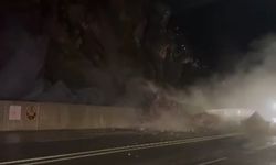 Van-Hakkari karayoluna heyelan düştü, yol ulaşma kapandı!