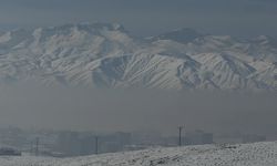 Yüksekova sis altında kaldı