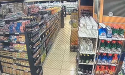 Van’daki 4,6’lık deprem güvenlik kamerasına yansıdı