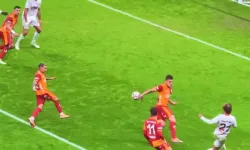 Samsunspor-Galatasaray maçında penaltı pozisyonu geceye damga vurdu!