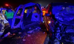 3 aracın karıştığı zincirleme kazada can pazarı: 4 kişi öldü, 5 kişi yaralandı!