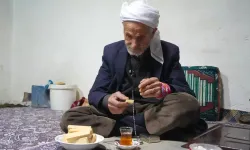 86 yaşındaki Rüstem dede 50 yıldır sadece 2 şey yiyor