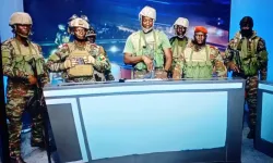 Ülkeyi sarsan darbe girişimi! Askerler soluğu devlet televizyonunda aldı