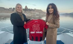 Vanspor başkan yardımcısı Gökırmak’tan Sabancı’ya forma jesti!